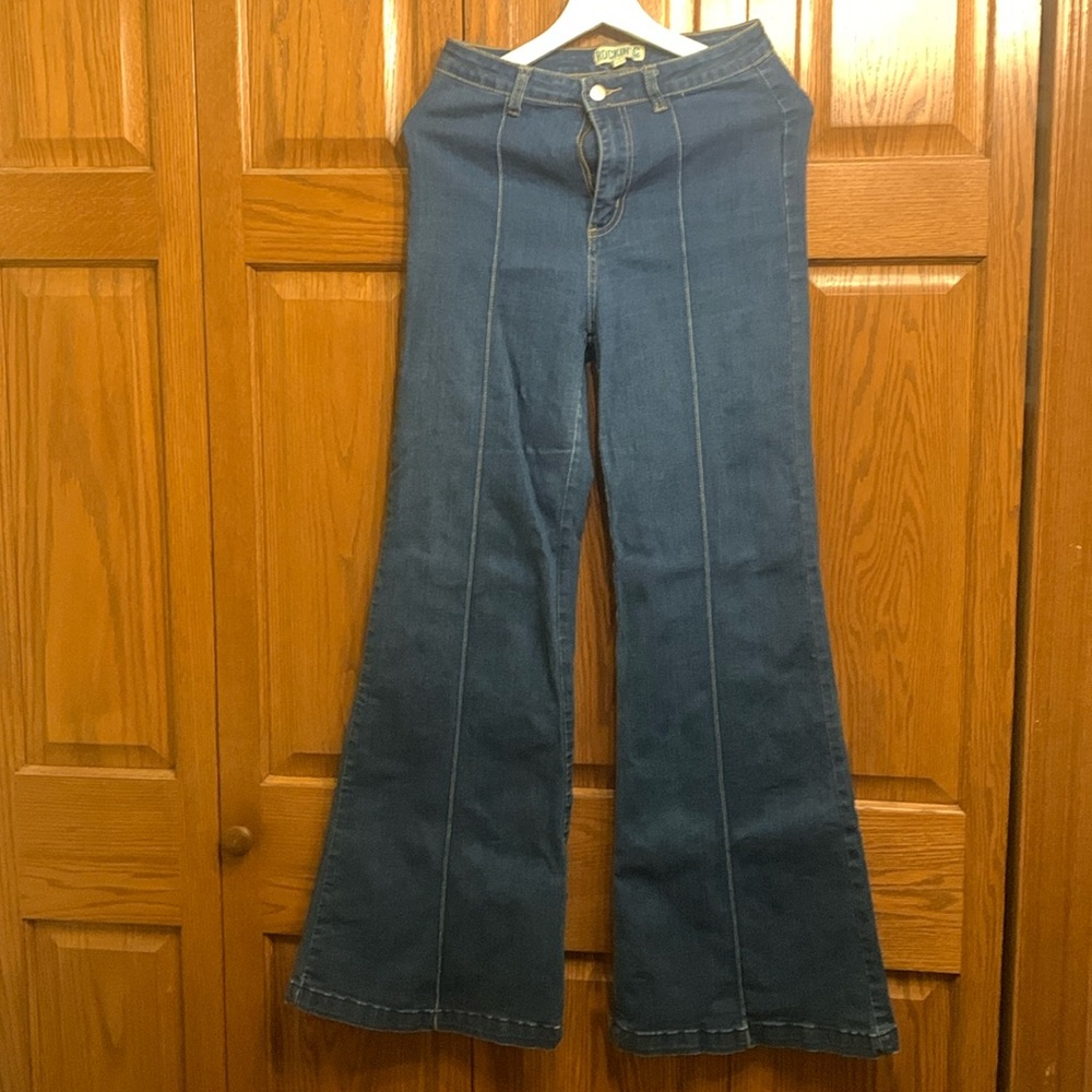 Ladies gently worn Rockin’ C jean in small.